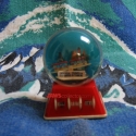 unicaDeskCalSnowGlobe